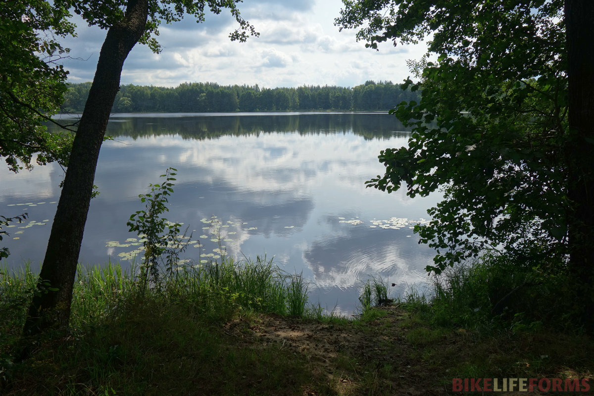 Озеро Сеньга. Заход хороший. Торфяная, но прозрачная вода. Ни капли спешки.