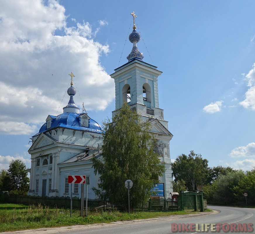 Храм в Которово. Куполы – занятные.