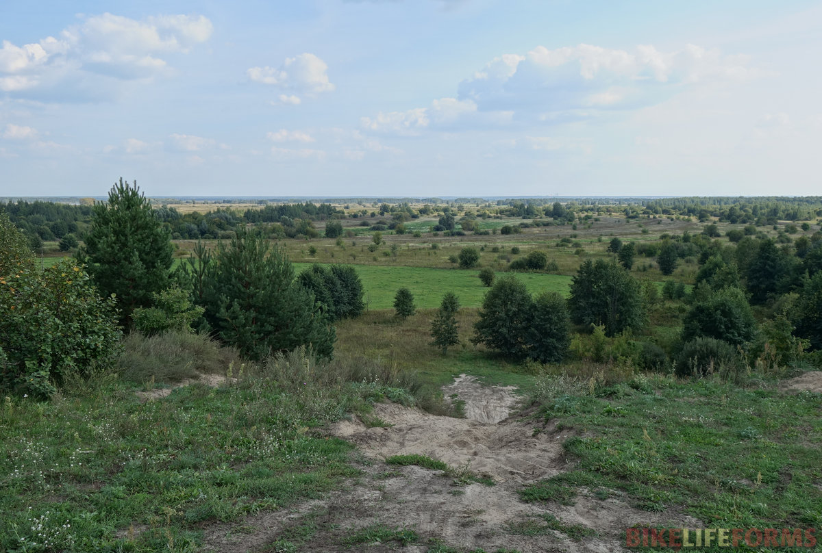 Еще одна смотровая с видом на бескрайнюю равнину.
